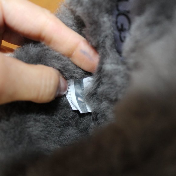 NIB UGG SCUFFETTE II WOMEN'S‎ SUEDE SLIPPERS BLACK - Picture 7 of 8